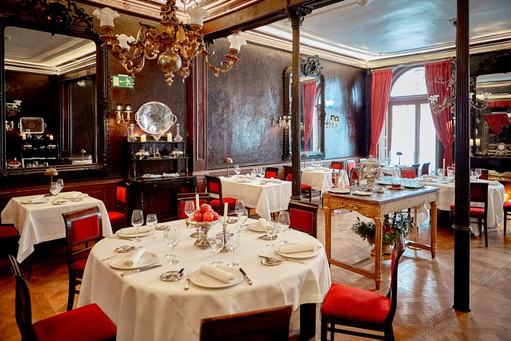 Salón Isabelino de Lhardy, comedor principal de la casa