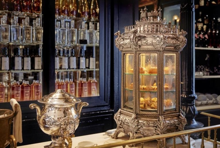Café y té en la tienda de Lhardy
