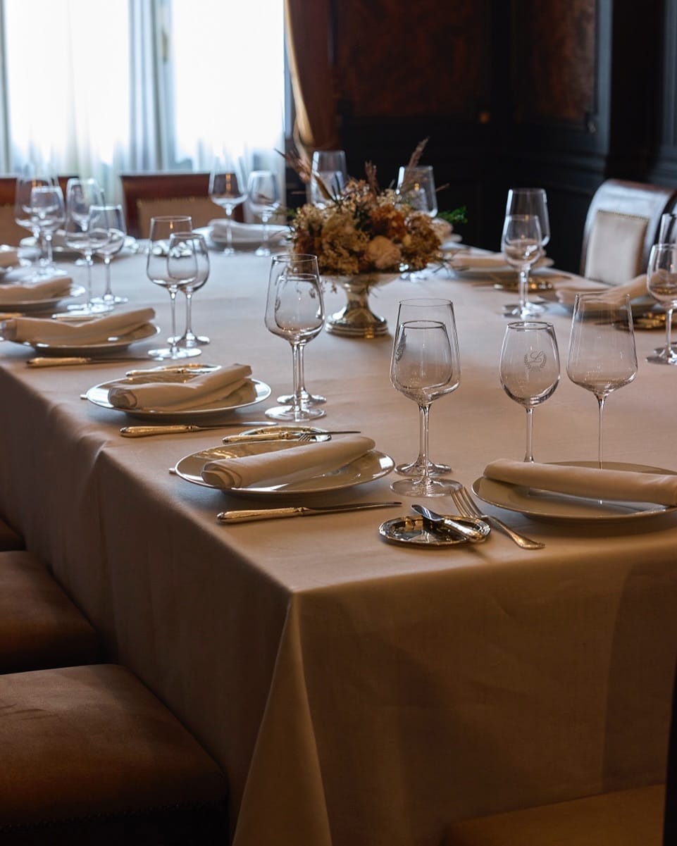 Interior de los comedores de Lhardy