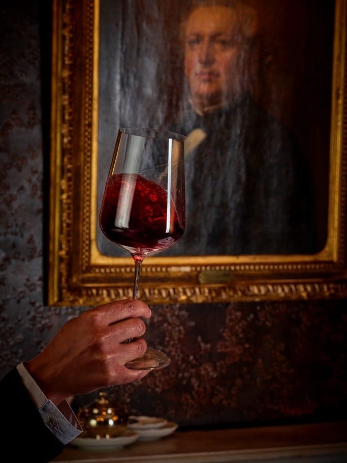 Vinos y productos con etiqueta propia de Lhardy